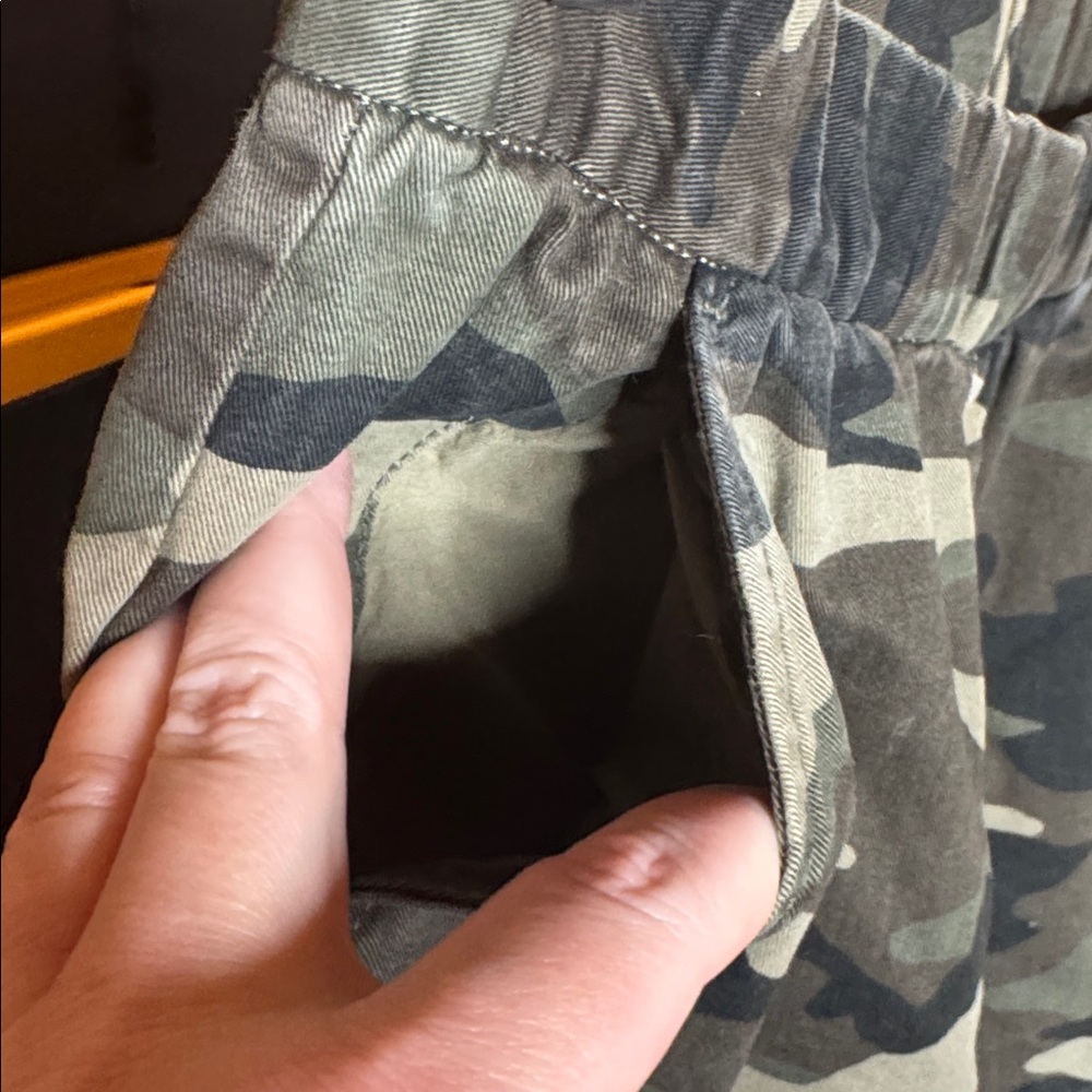 H&M Divided Camo Cargo Jogger Pants Elastic Waist Size 2 - Picture 7 of 11